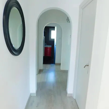 Apartment In Strandnaehe Mit Grosser Terrasse, Parkplatz Und Meerblick In Salatar, Roses