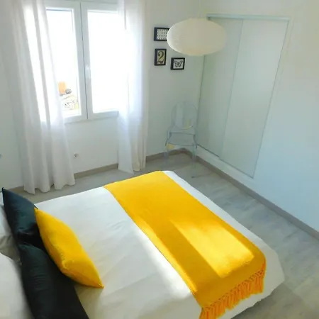 In Strandnaehe Mit Grosser Terrasse, Parkplatz Und Meerblick In Salatar, Apartment Roses