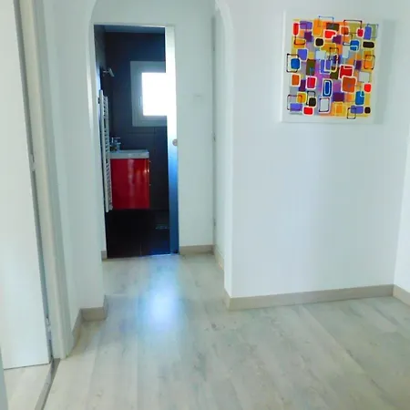 Apartment In Strandnaehe Mit Grosser Terrasse, Parkplatz Und Meerblick In Salatar, Roses