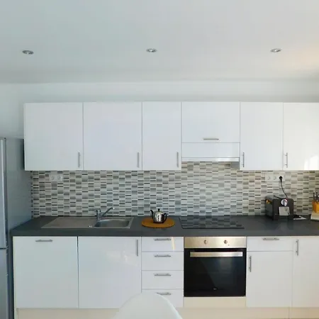 Apartment In Strandnaehe Mit Grosser Terrasse, Parkplatz Und Meerblick In Salatar, *