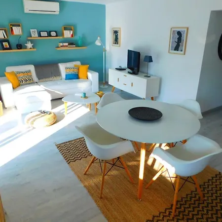 In Strandnaehe Mit Grosser Terrasse, Parkplatz Und Meerblick In Salatar, Apartment *
