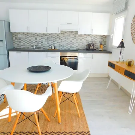 In Strandnaehe Mit Grosser Terrasse, Parkplatz Und Meerblick In Salatar, Apartment Roses