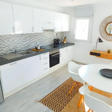 In Strandnaehe Mit Grosser Terrasse, Parkplatz Und Meerblick In Salatar, *