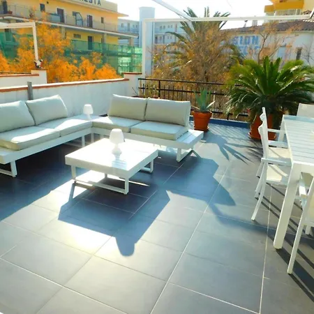 Apartment In Strandnaehe Mit Grosser Terrasse, Parkplatz Und Meerblick In Salatar,