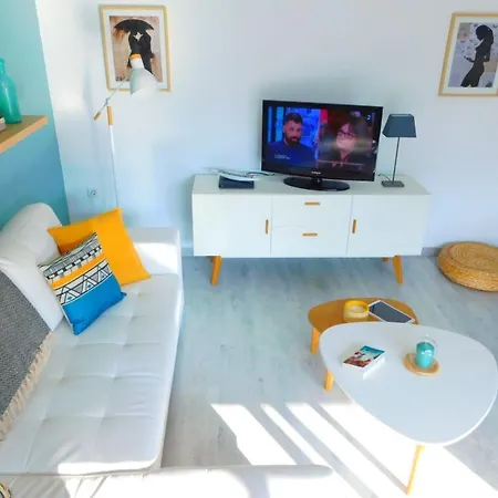 In Strandnaehe Mit Grosser Terrasse, Parkplatz Und Meerblick In Salatar, Apartment